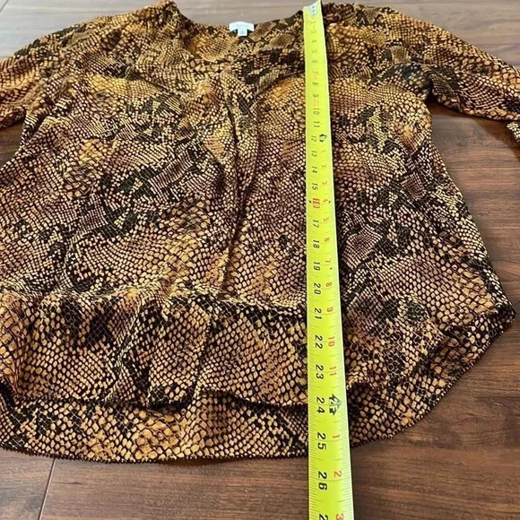 Aritzia 100% Silk Blouse - Picture 8 of 10